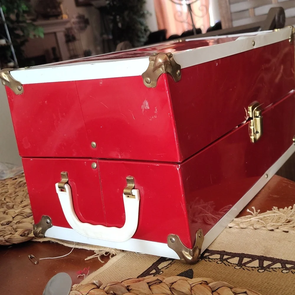 Vintage Doll Trunk With Doll Clothing - Picture 4 of 8